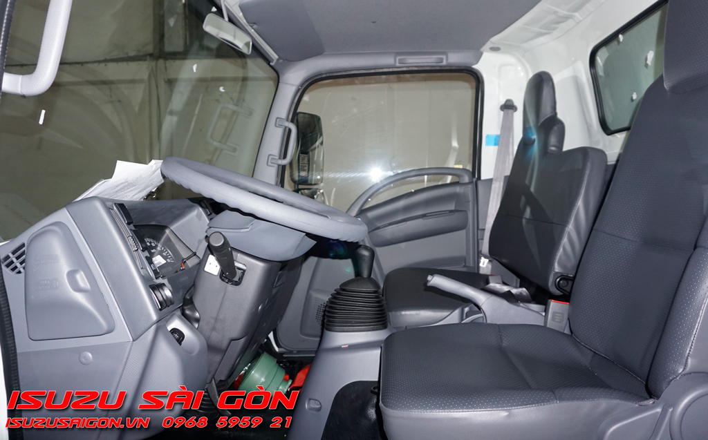 Xe Tải Isuzu 5 Tấn Thùng Kín 9